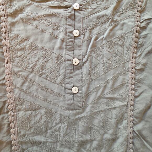 Democracy Blouse NWT V-neck button front, roll tab sleeves sz Large green - Picture 10 of 10